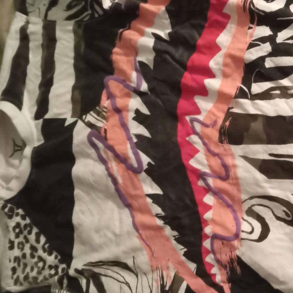 Screenshot brand shirt